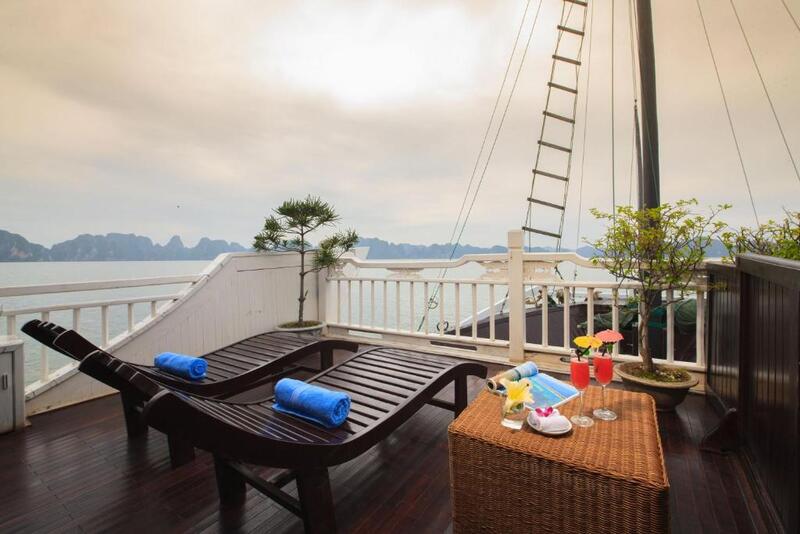 Du thuyền Aclass Stellar Hạ Long