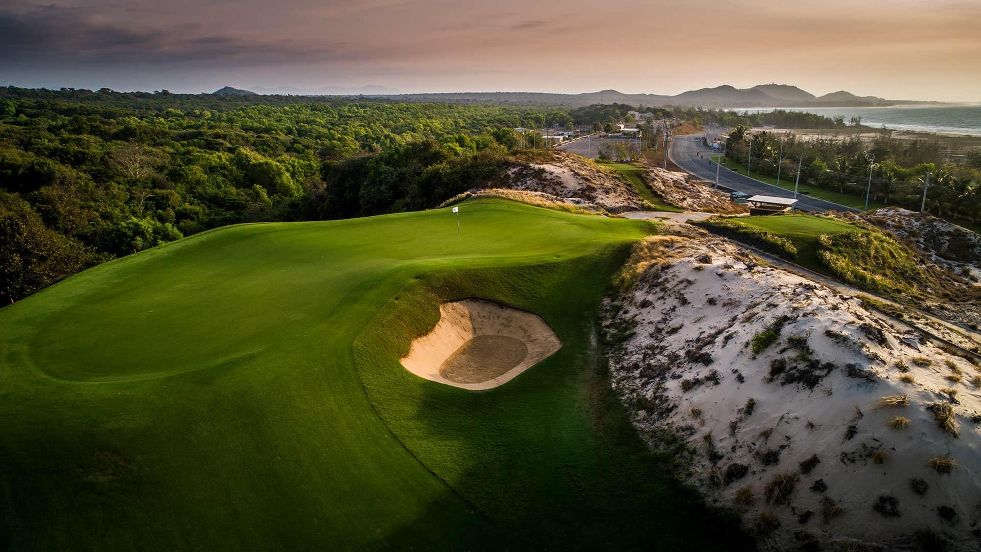 Vé Golf The Bluffs Grand Ho Tram Vũng Tàu