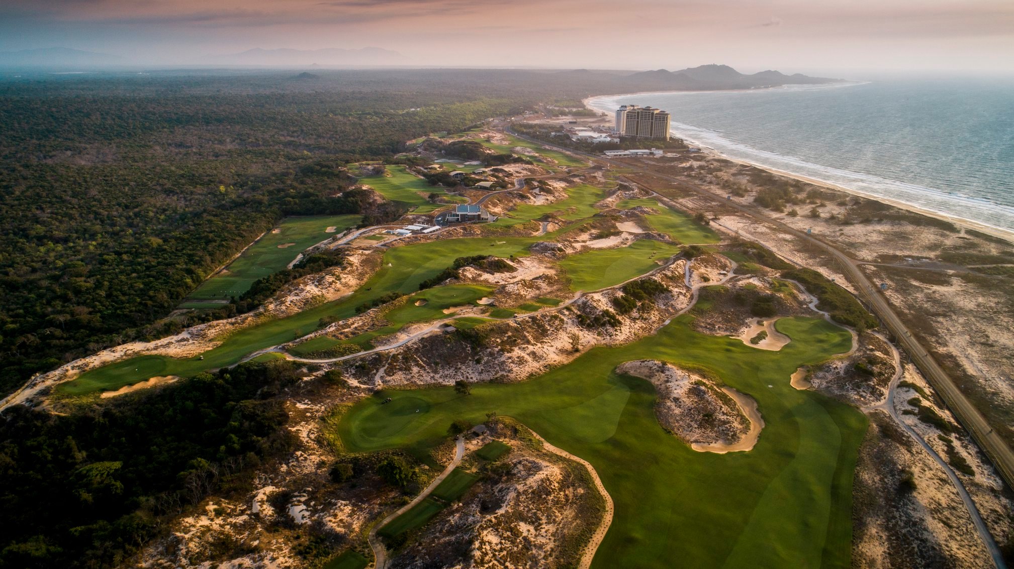 Vé Golf The Bluffs Grand Ho Tram Vũng Tàu
