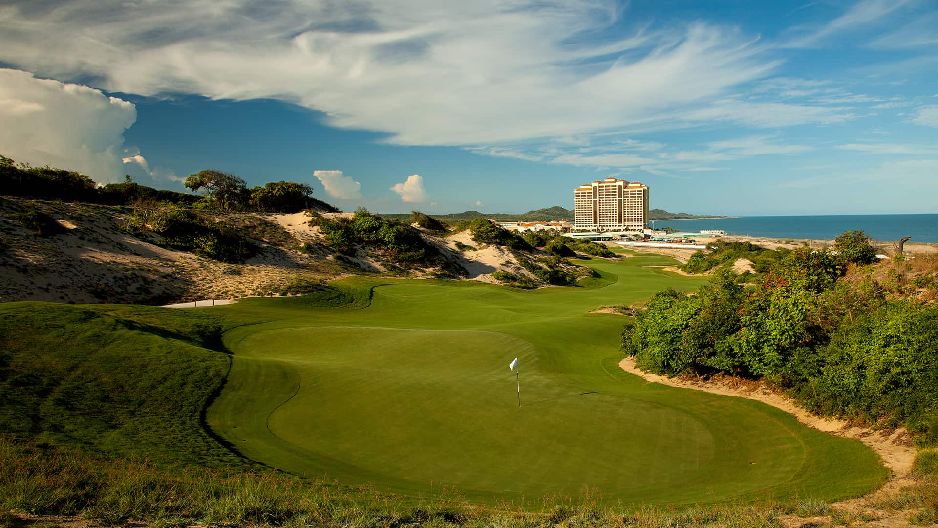 Vé Golf The Bluffs Grand Ho Tram Vũng Tàu
