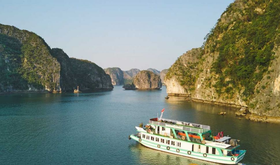 Tàu gỗ Lan Hạ Green Trail