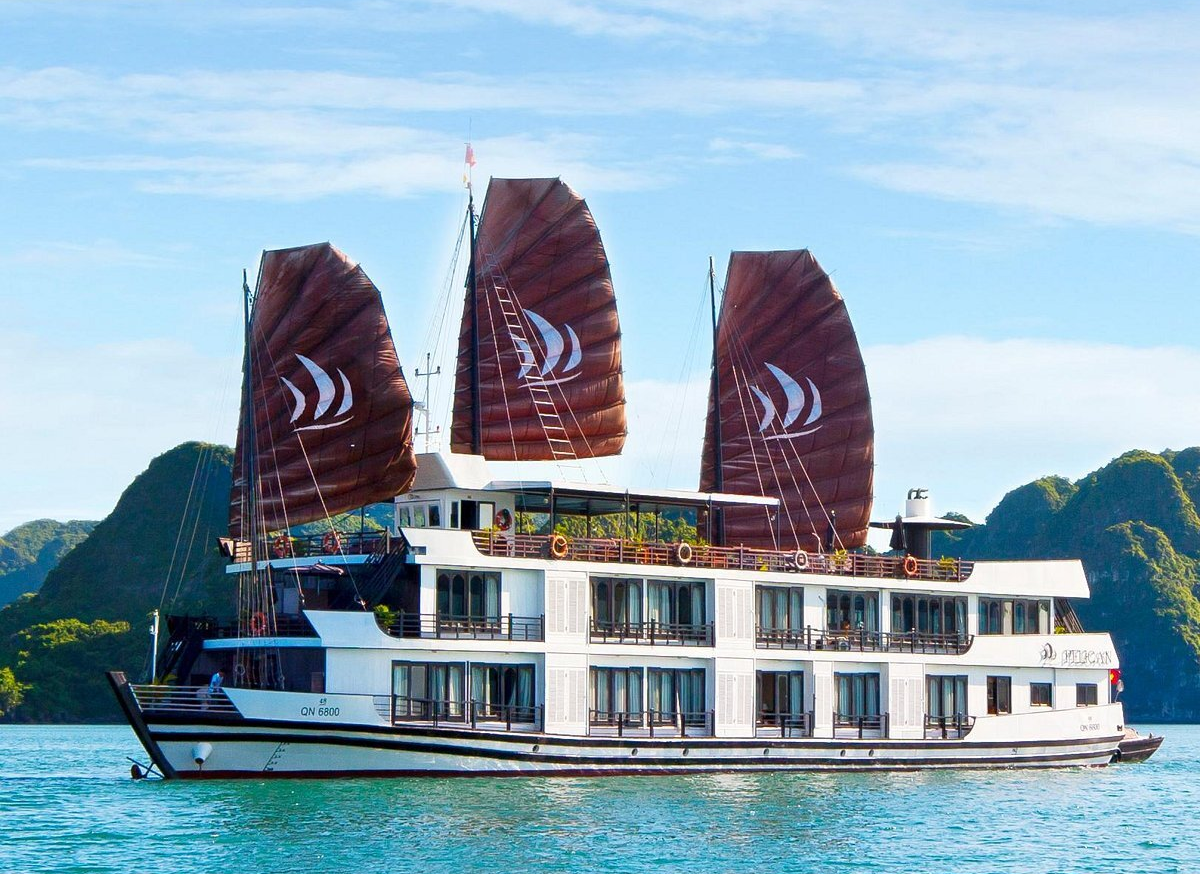 Du thuyền Pelican Hạ Long