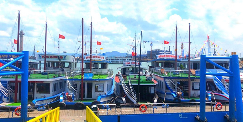 Tàu gỗ Hạ Long Tùng Dương