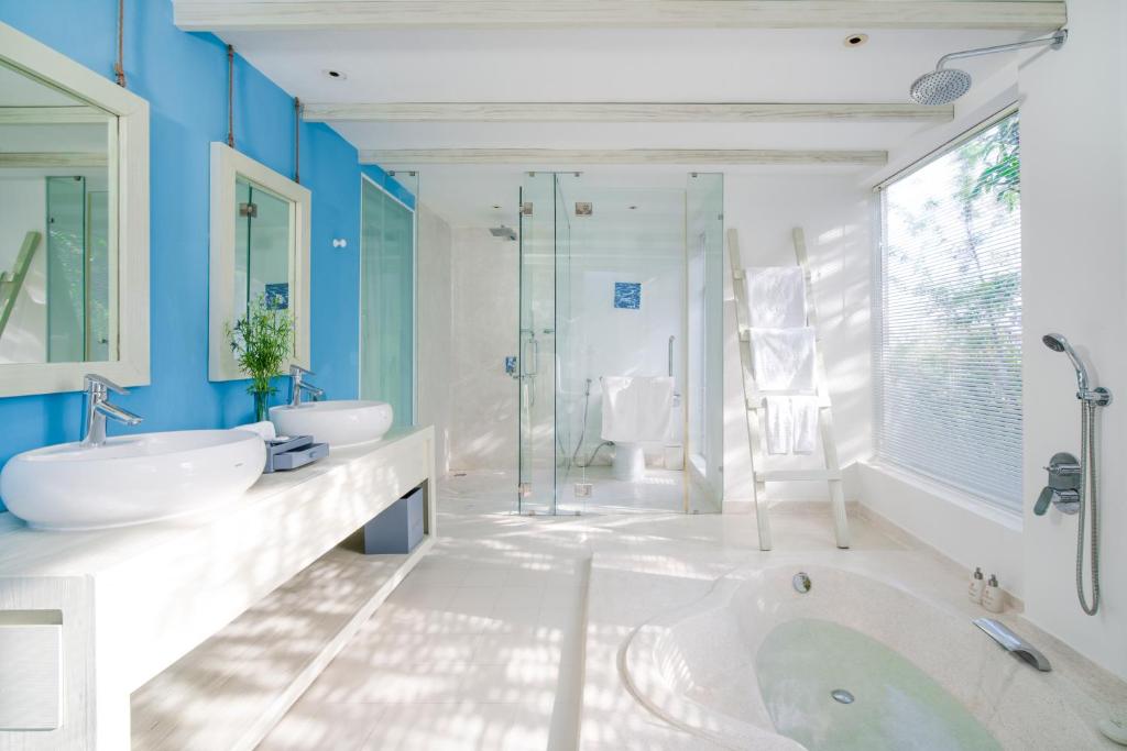 Combo 2N1Đ Khách sạn Fleur de Lys Resort & Spa Long Hai