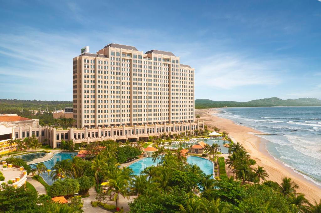 Combo 2N1Đ Holiday inn Hồ Tràm Beach Resort