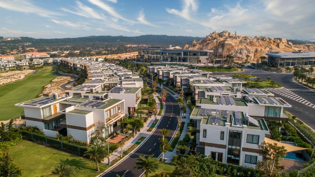 Combo 2N1Đ Wyndham Grand KN Paradise Cam Ranh