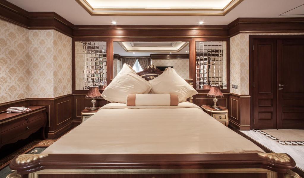 Combo Army Hotel Hanoi + Land Tour