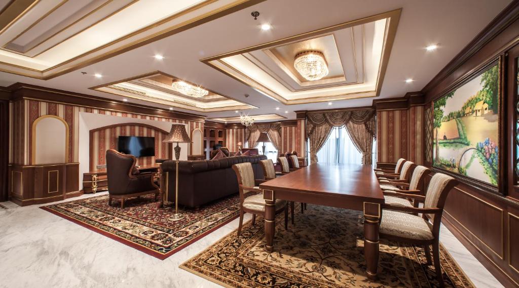 Combo Army Hotel Hanoi + Land Tour