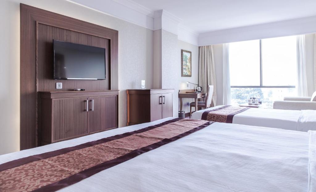 Combo Army Hotel Hanoi + Land Tour
