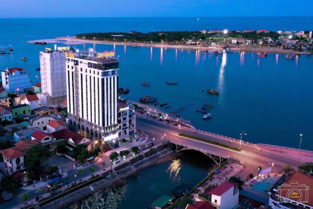 Combo CKC Thien Duong Hotel + Tour Động Phong Nha