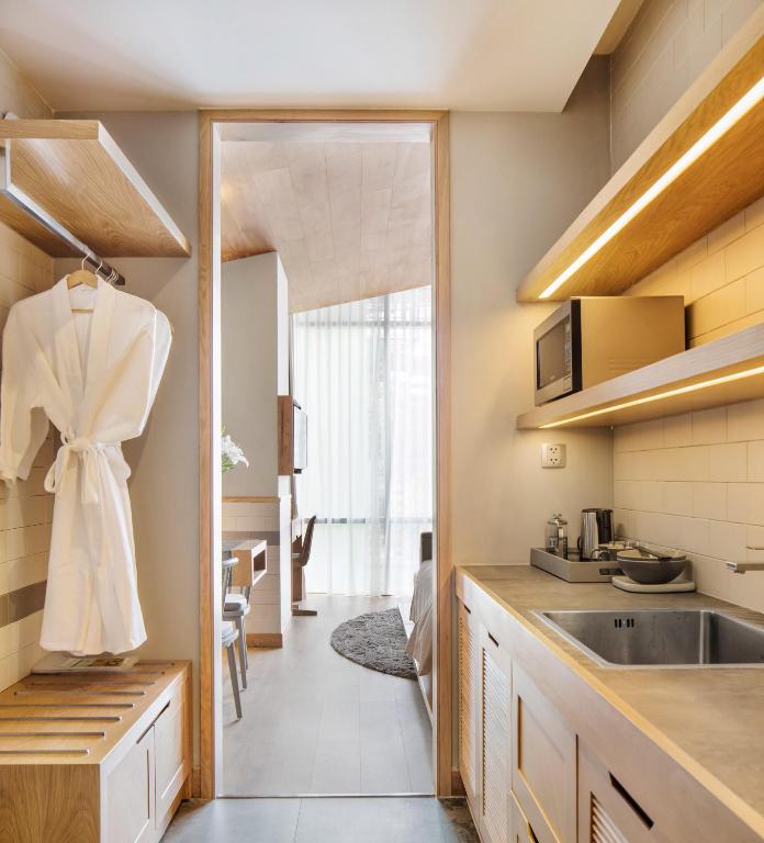 Combo Khách sạn Fusion Suite Sài Gòn + Tour Biệt Động Sài Gòn