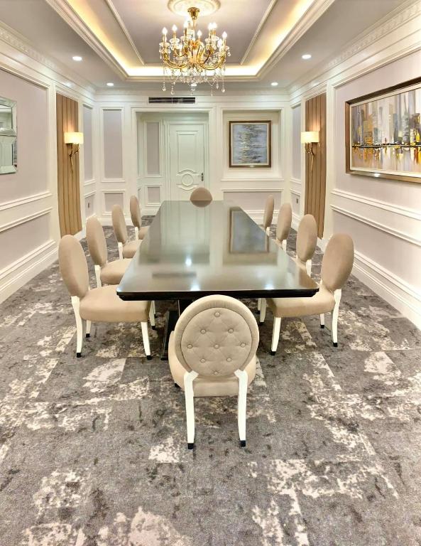 Combo Mường Thanh Luxury Saigon Hotel + Tour Biệt Động Sài Gòn