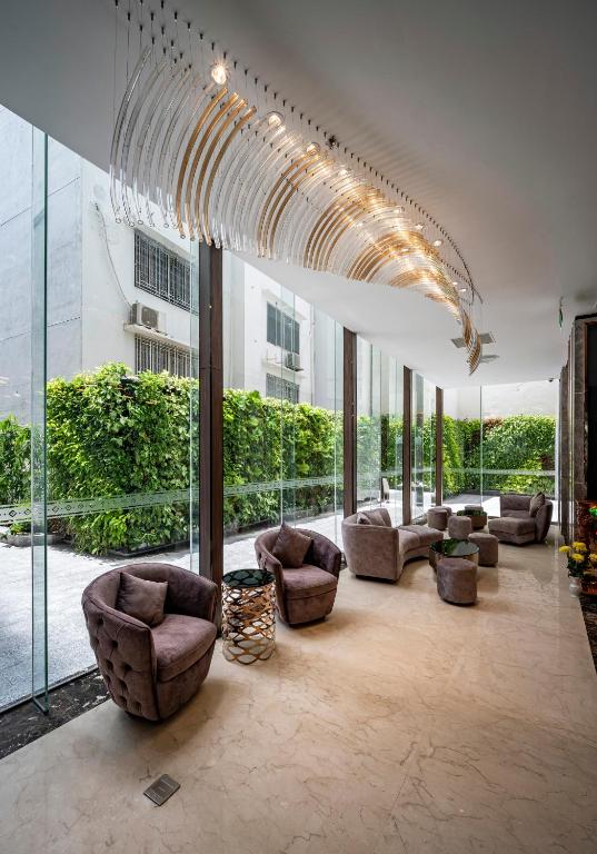 Combo Mường Thanh Luxury Saigon Hotel + Tour Biệt Động Sài Gòn