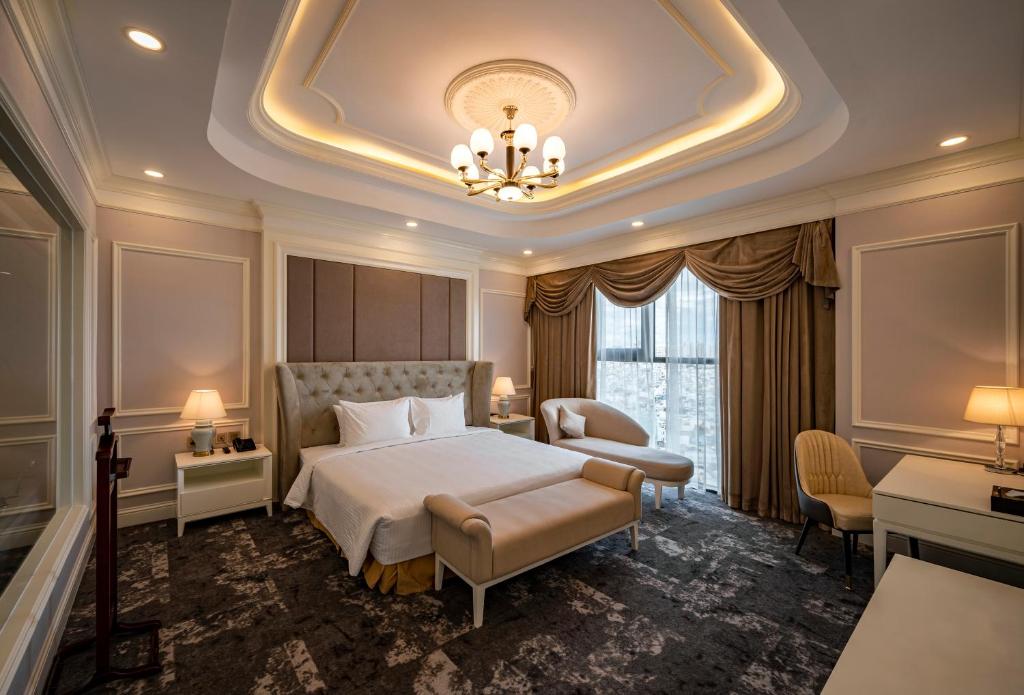 Combo Mường Thanh Luxury Saigon Hotel + Tour Biệt Động Sài Gòn