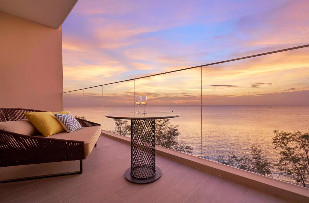 Combo 2N1Đ Crowne Plaza Phu Quoc Starbay