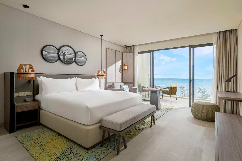 Combo 2N1Đ Crowne Plaza Phu Quoc Starbay