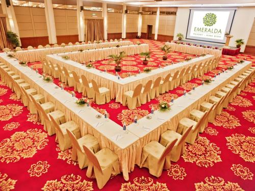 Hội nghị khách sạn Emeralda Resort Ninh Binh