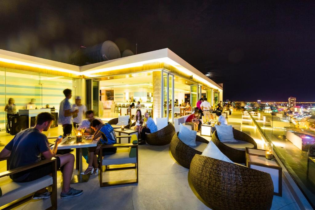[Combo 3N2Đ] Khách sạn A La Carte Da Nang Beach 4⭐ + Ăn sáng