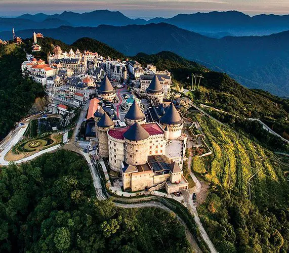 Khách sạn Sài Gòn Tourane – Tour Bà Nà- Khám phá Cầu Vàng đi về trong ngày