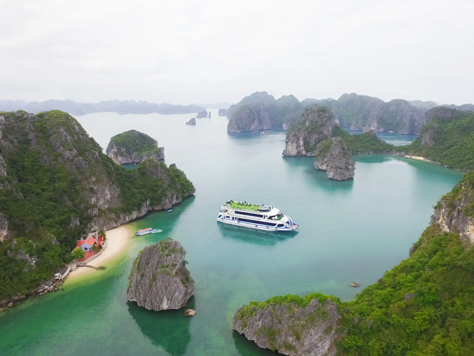 Du thuyền Hạ Long 8 giờ La Casta Daily Cruise – DTQN001