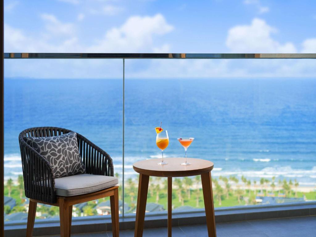 Combo 2N1Đ Movenpick Resort Cam Ranh