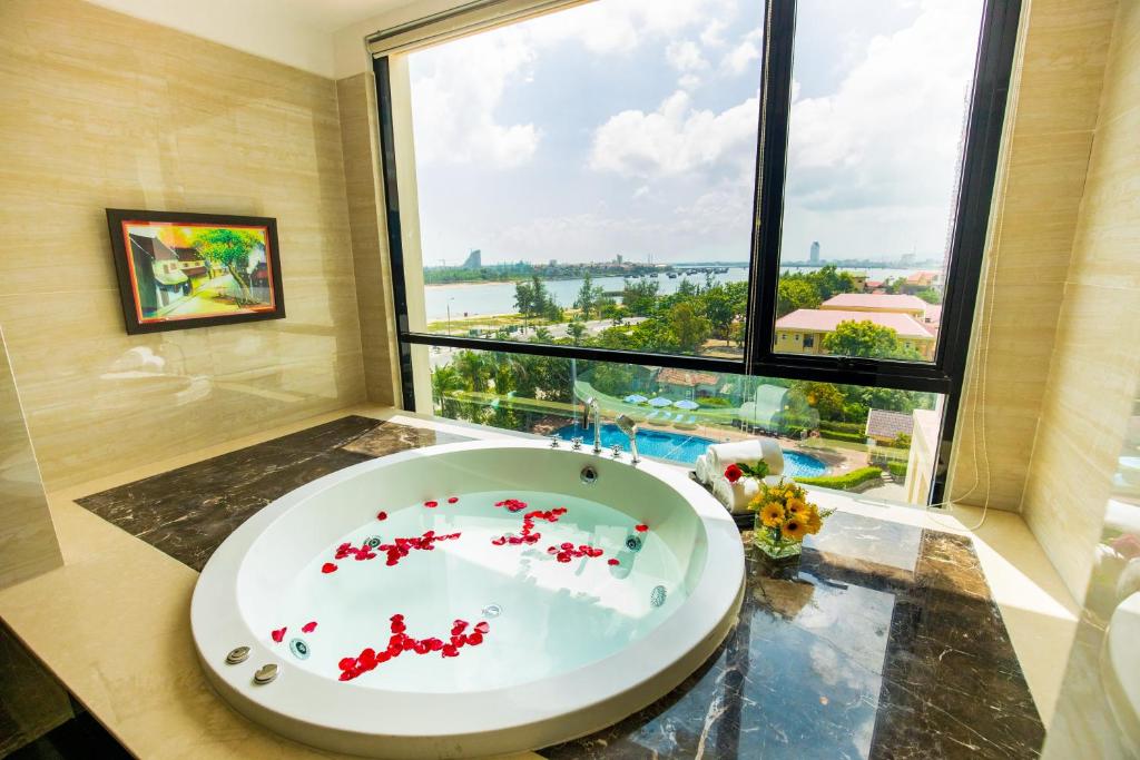 Combo Mường Thanh Holiday Quảng Bình