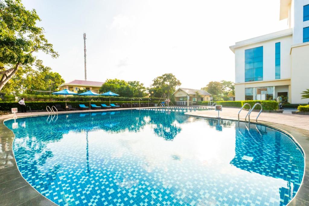 Combo Mường Thanh Luxury Nhật Lệ + Tour động Thiên Đường