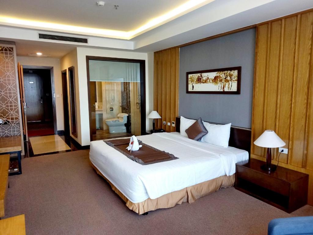 Combo Mường Thanh Luxury Nhật Lệ + Tour động Thiên Đường