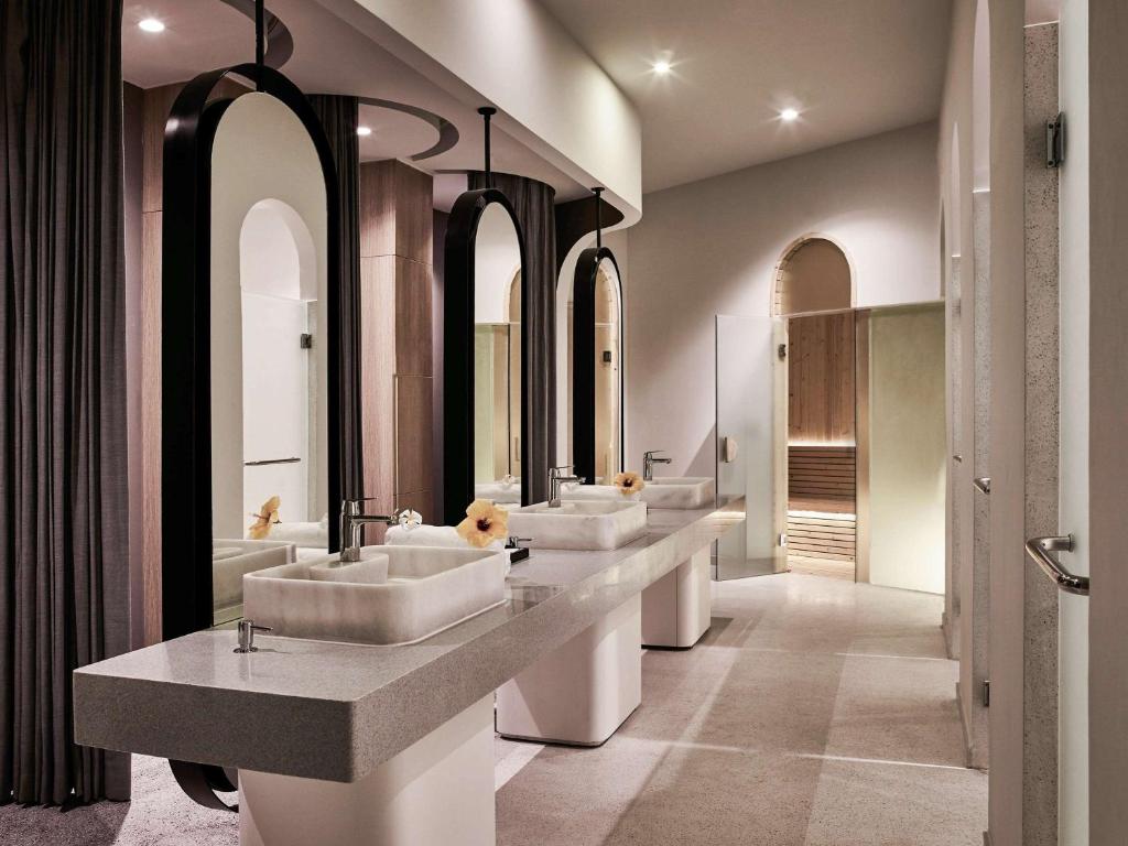 Combo Premier Residences Phu Quoc Emerald Bay + Đi bộ dưới biển