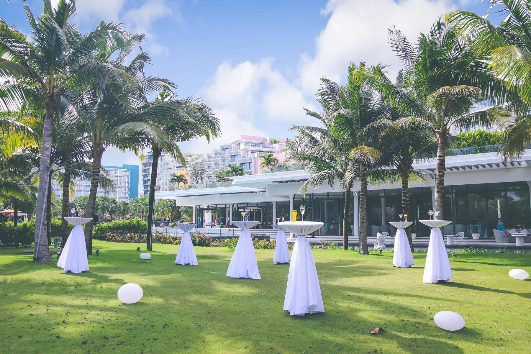 Combo Premier Residences Phu Quoc Emerald Bay + Đi bộ dưới biển