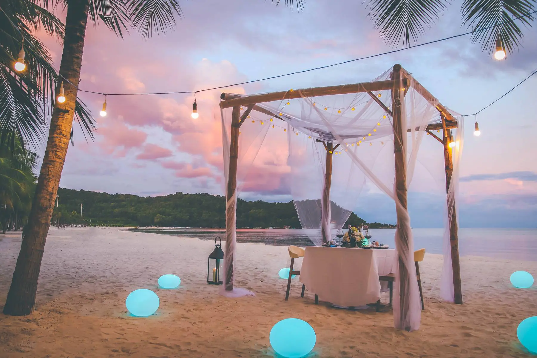 Combo Premier Residences Phu Quoc Emerald Bay + Đi bộ dưới biển
