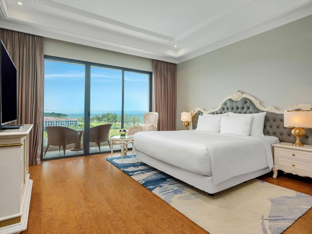 Combo Radisson Blu Resort Phu Quoc + Tour Cano 4 Đảo, Cáp treo Hòn Thơm