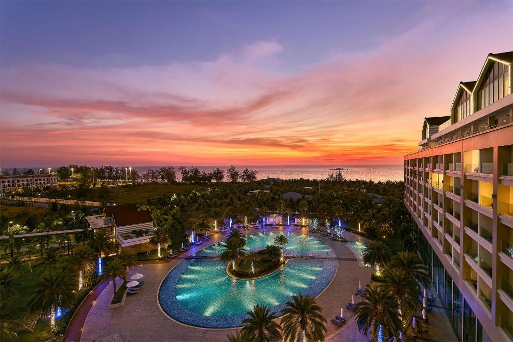 Combo Radisson Blu Resort Phu Quoc + Tour Cano 4 Đảo, Cáp treo Hòn Thơm