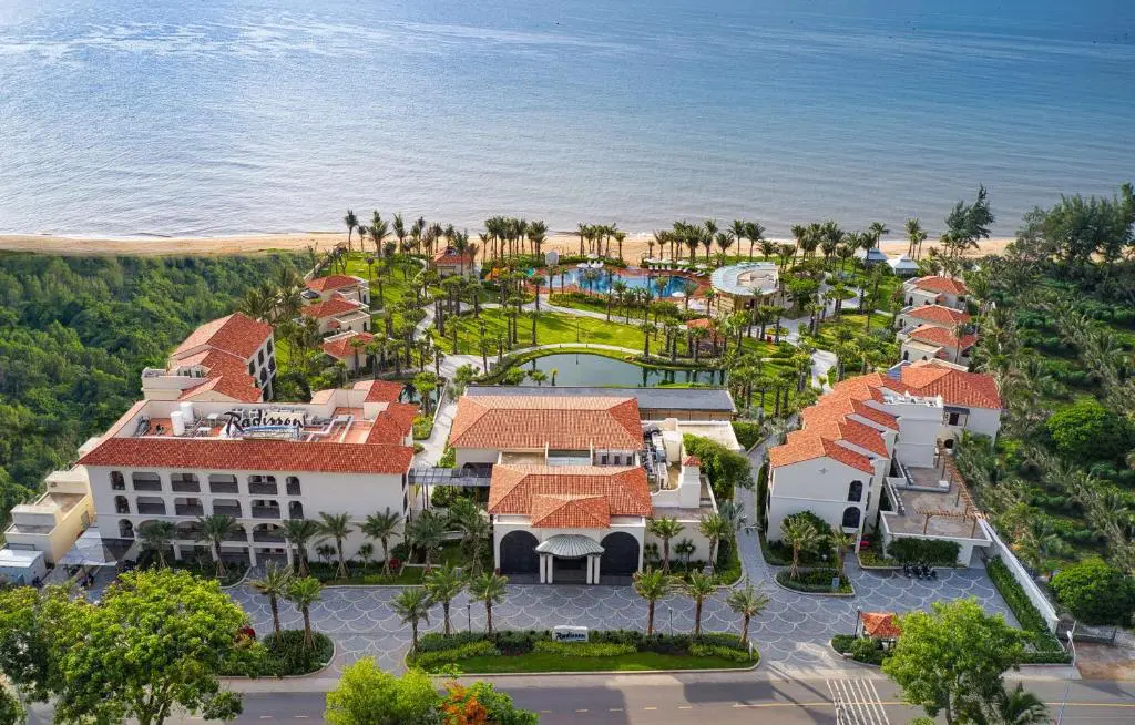 Combo 3N2Đ Radisson Resort Phan Thiết 5 sao + Xe Limousine khứ hồi