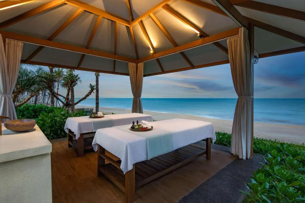 Combo 3N2Đ Radisson Resort Phan Thiết 5 sao + Xe Limousine khứ hồi