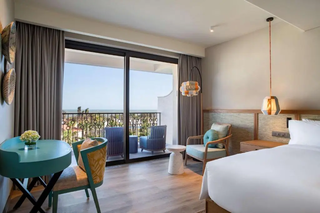 Combo 3N2Đ Radisson Resort Phan Thiết 5 sao + Xe Limousine khứ hồi