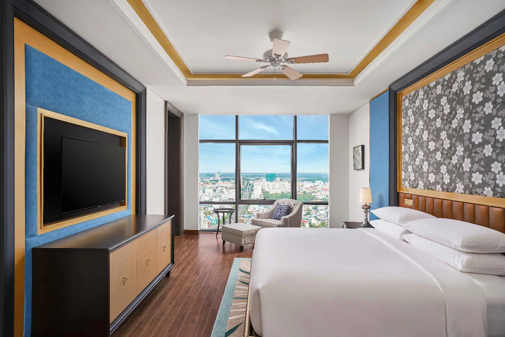 Combo 2N1Đ Khách Sạn Sheraton Cần Thơ + Land tour