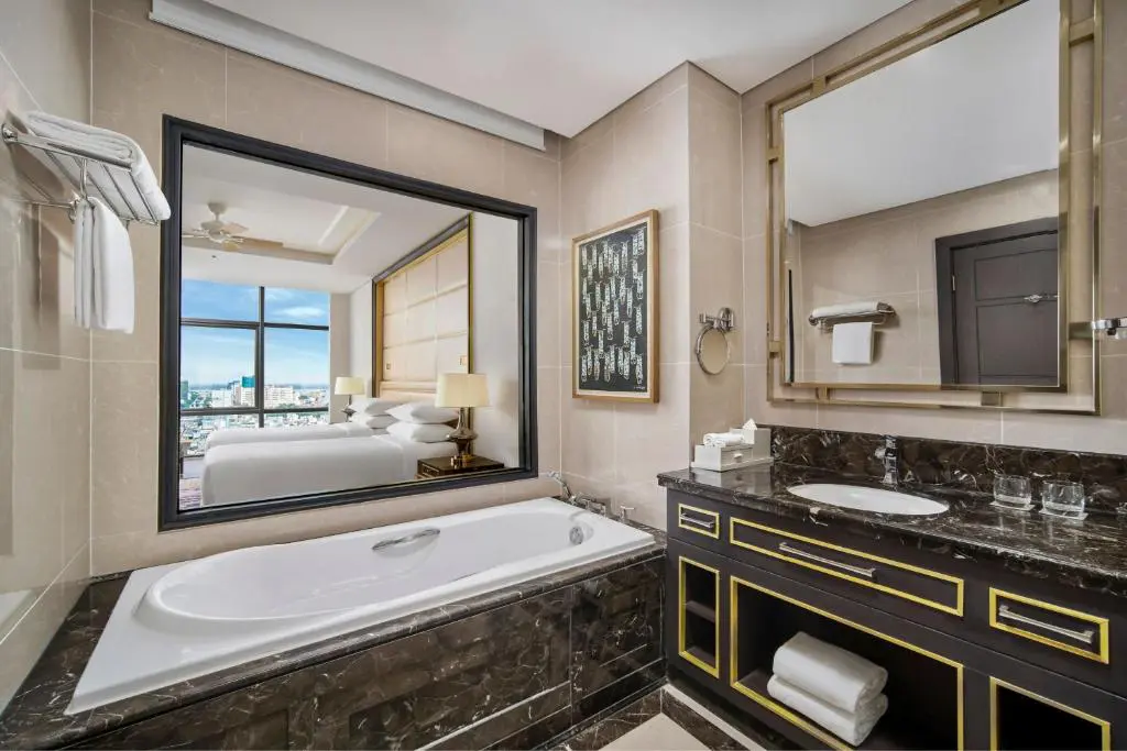 Combo 2N1Đ Khách Sạn Sheraton Cần Thơ + Land tour