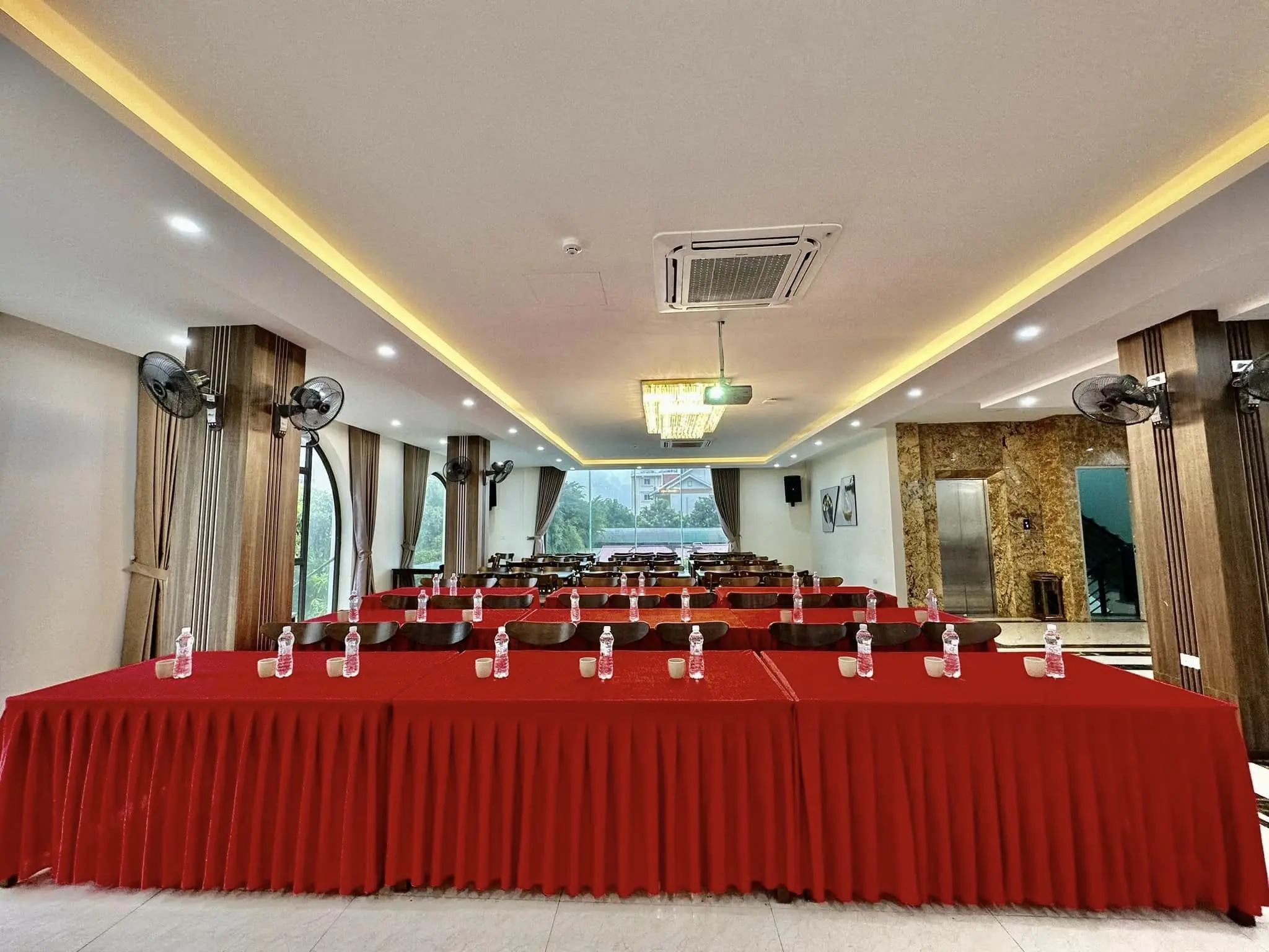 Hội nghị Sunrise Hải Tiến