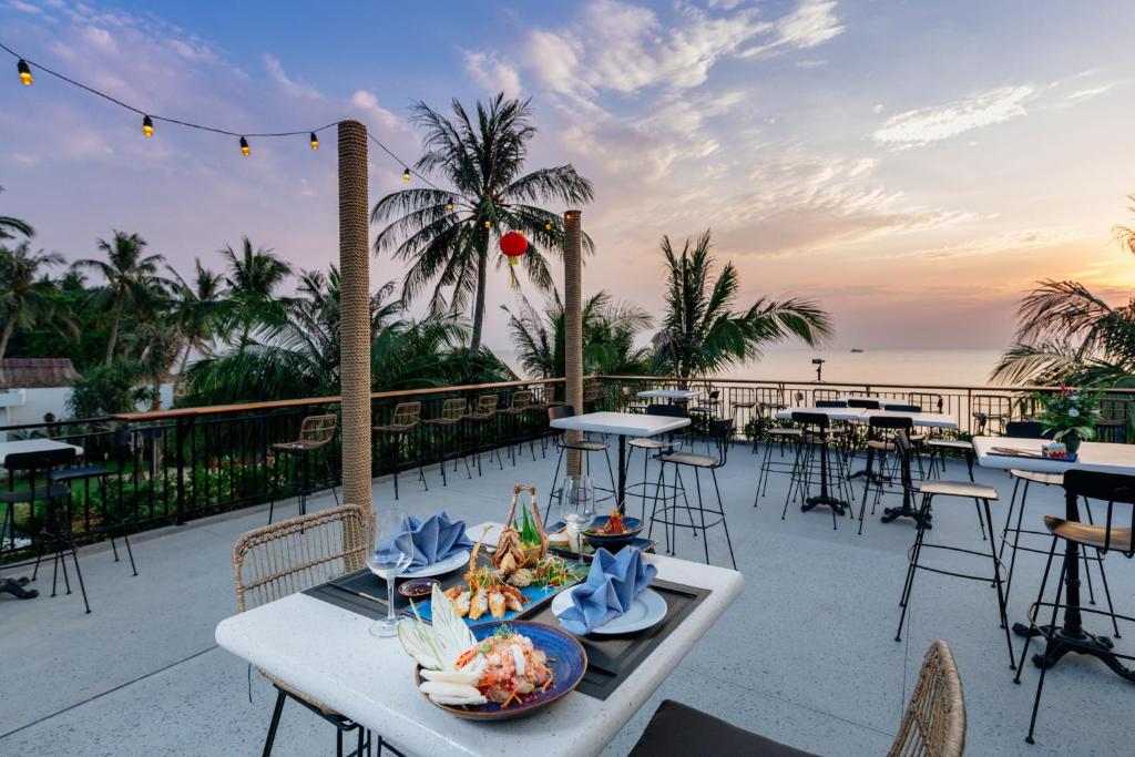 Combo 3N2Đ Sunset Beach Resort & Spa Phú Quốc