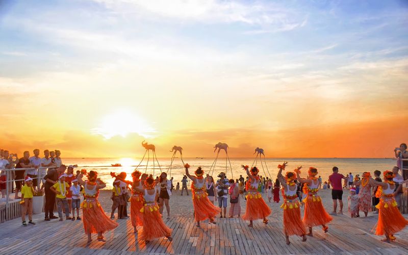 Combo Sunset Sanato Resort & Villas + Land tour tham quan Đông và Nam đảo