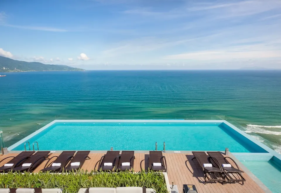 Combo 3N2Đ tại TMS Hotel Đà Nẵng Beach + Tour Bà Nà Hills 1 ngày