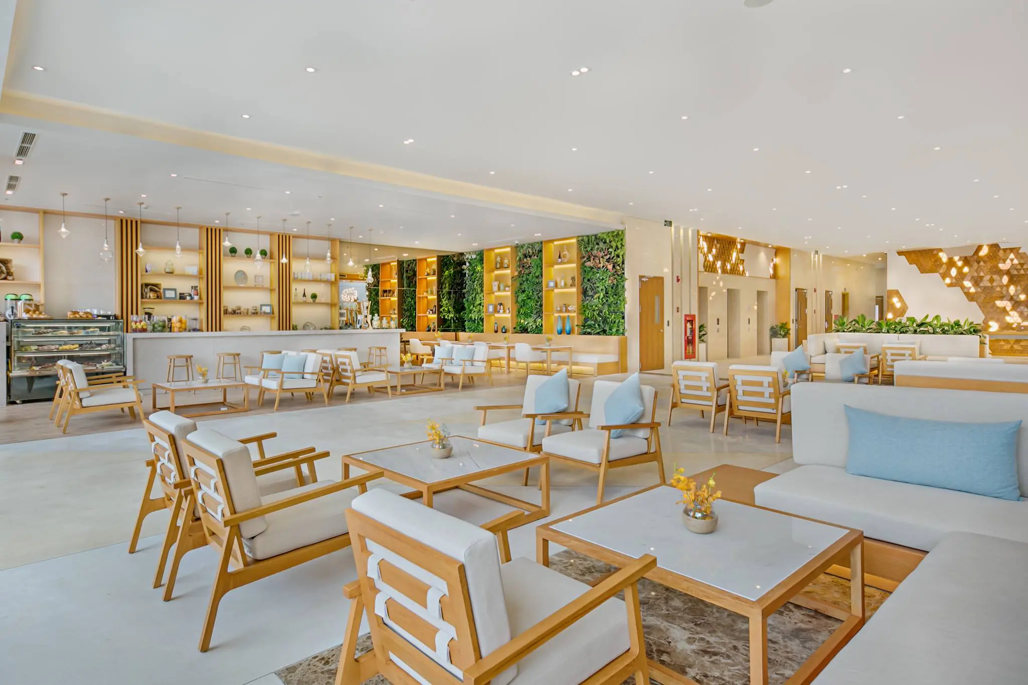 Combo 3N2Đ tại TMS Hotel Đà Nẵng Beach + Tour Bà Nà Hills 1 ngày