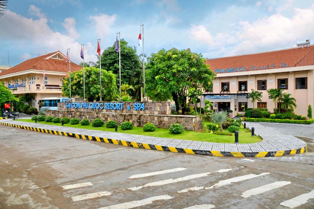 Khách sạn Sài Gòn Phú Quốc+ Câu cá, thẻ mực