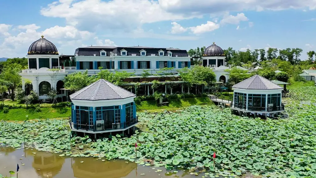 Combo tham quan trong ngày ở Vườn Vua Resort