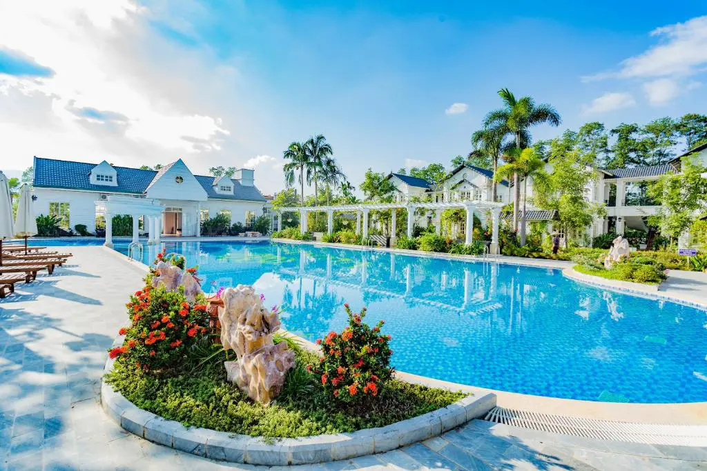 Combo tham quan trong ngày ở Vườn Vua Resort