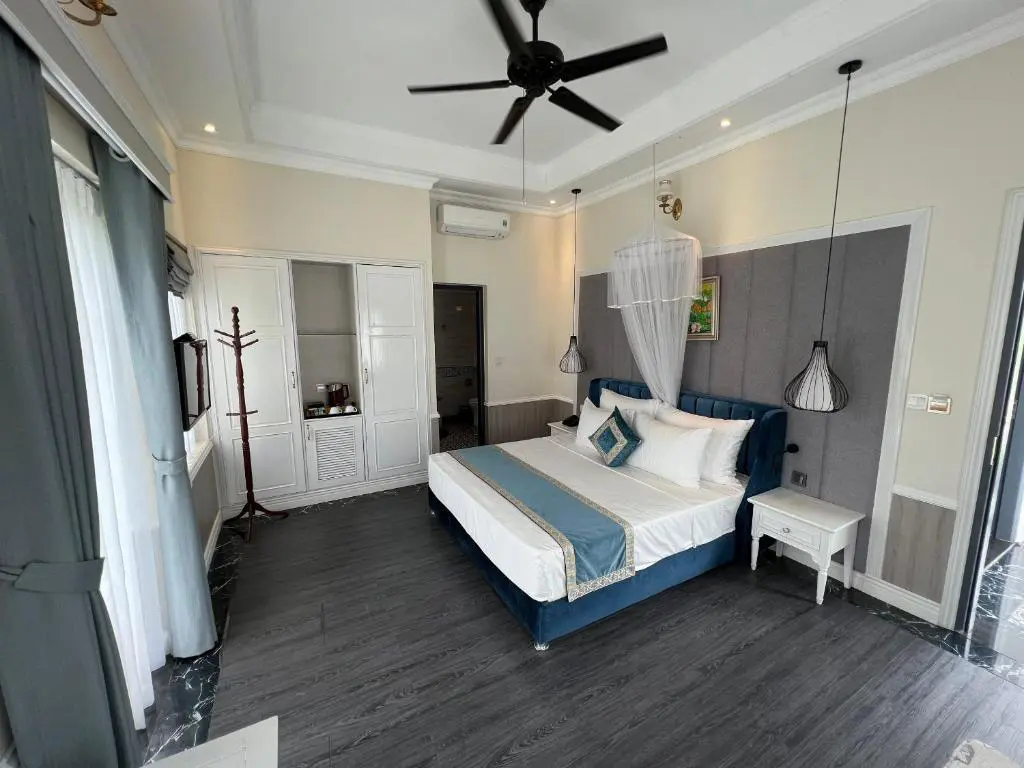 Combo tham quan trong ngày ở Vườn Vua Resort