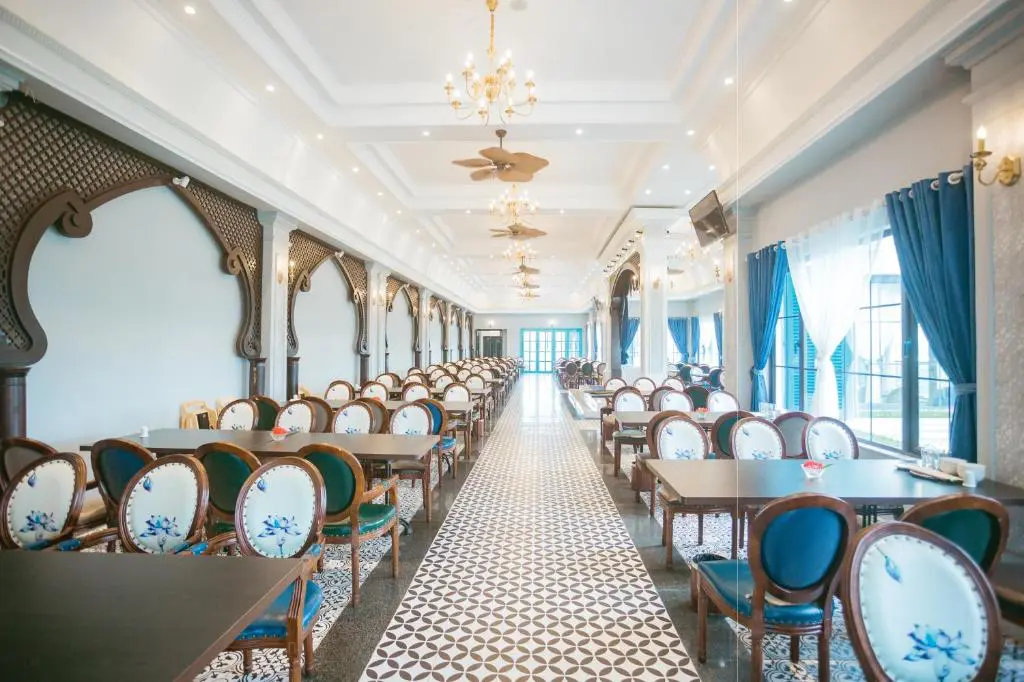 Combo tham quan trong ngày ở Vườn Vua Resort