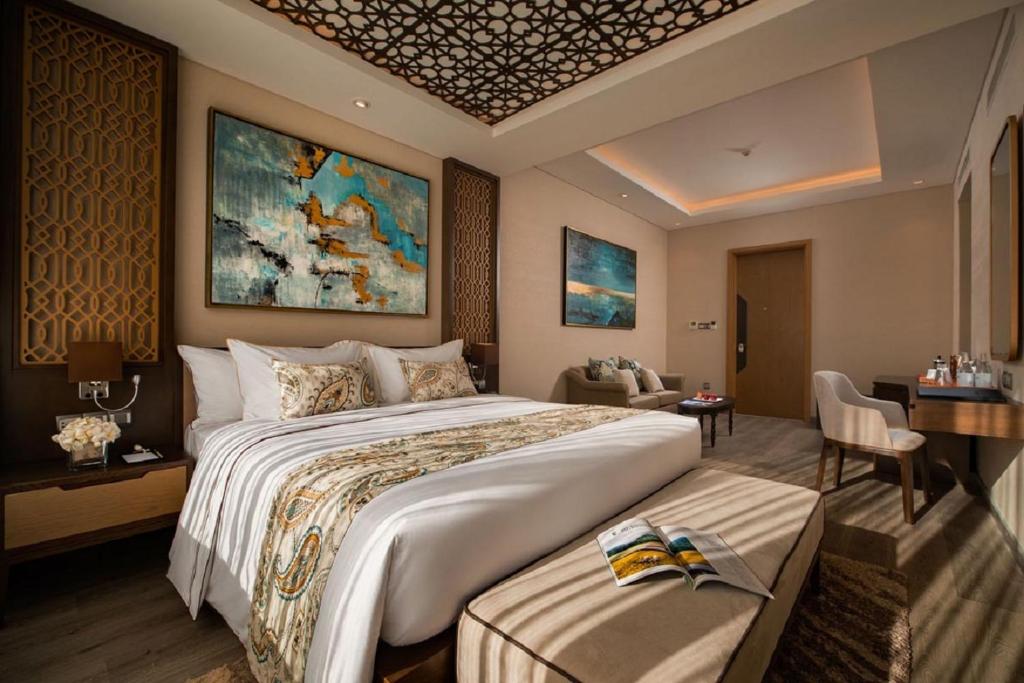Combo 3N2Đ Wyndham Grand KN Paradise Cam Ranh