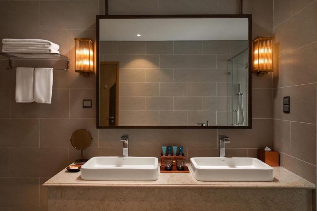Combo 2N1Đ Wyndham Grand KN Paradise Cam Ranh